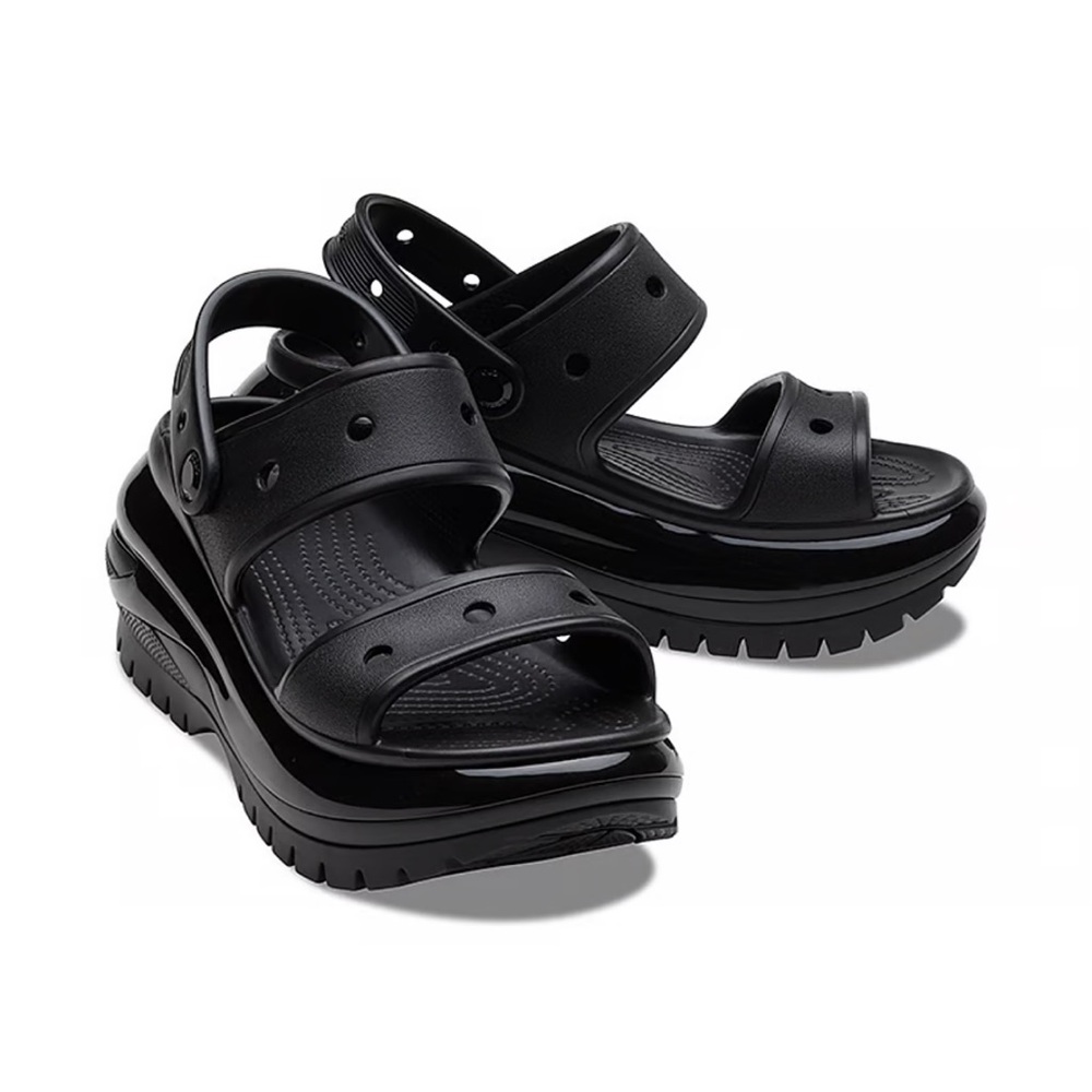 Brand new CROCS
CLASSIC MEGA CRUSH SANDALS